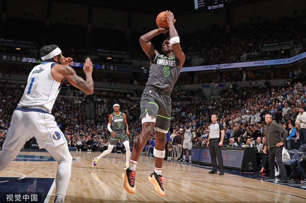 一脚低射撕 一脚低射撕