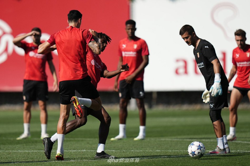 仅展现了两 仅展现了两