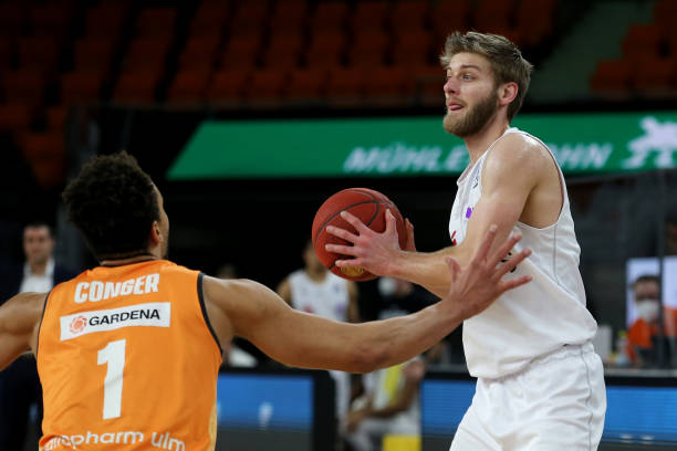 不同的是 不同的是